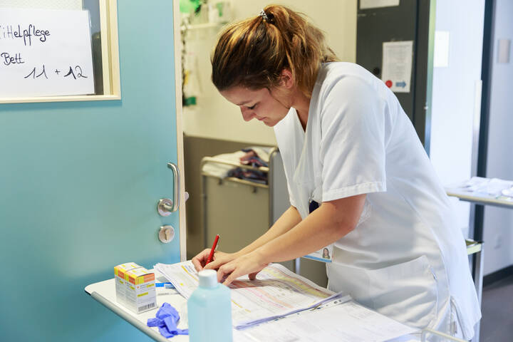 Die Pflegepersonaluntergrenzen-Verordnung wird für 2025 überarbeitet – technische Anpassung ohne neue Personalvorgaben.