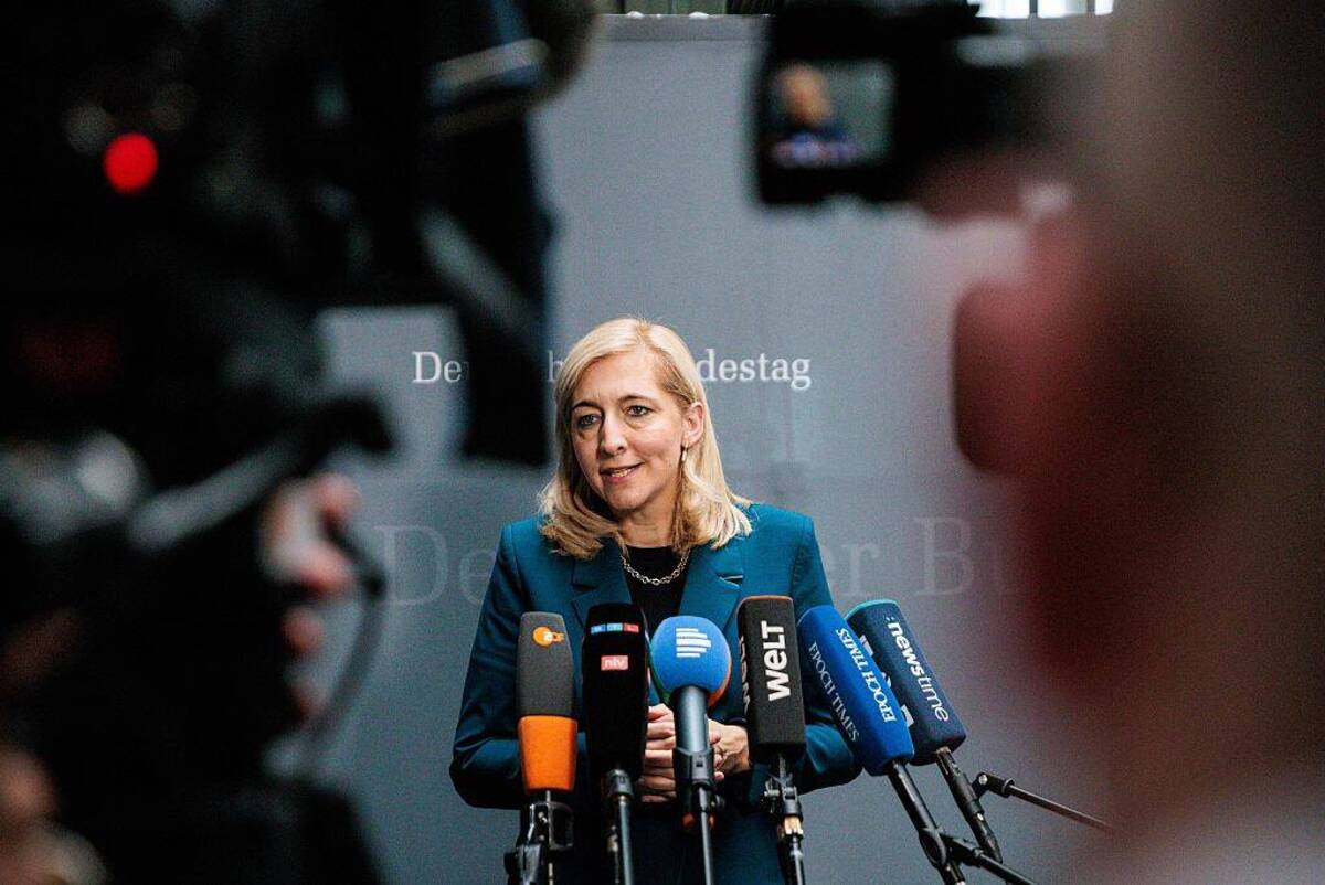 Gesundheitsministerin Warken plant ein 20‑Milliarden‑Sparpaket. Auch das Pflegebudget soll begrenzt werden – mit Folgen für Kliniken und Pflegende.