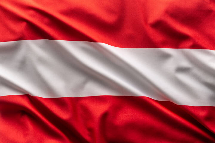 In Österreich wird die Schwerarbeitsregelung für Pflegekräfte intensiv diskutiert. ÖGKV-Präsidentin Elisabeth Potzmann kritisiert, die Bedingungen seien kaum zu erfüllen.