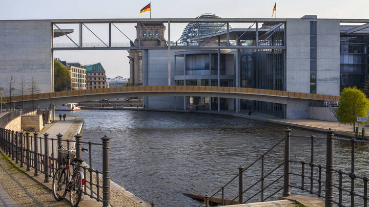 Nach wochenlangem Ringen zwischen Bund und Ländern hat das Bundeskabinett nun den Entwurf des KHAG verabschiedet. 