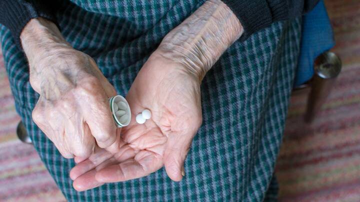 Pflegehelfer wegen Medikamentenmissbrauchs und versuchten Mordes angeklagt