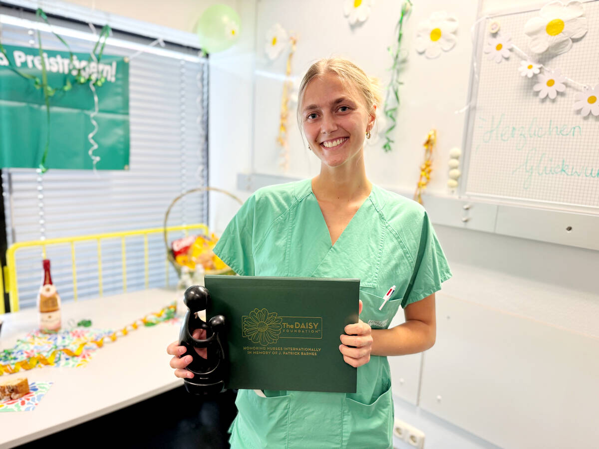Pflegefachfrau Elena Münch wurde am Uniklinikum Aachen mit dem DAISY-Award ausgezeichnet.