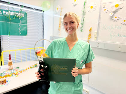 Pflegefachfrau Elena Münch wurde am Uniklinikum Aachen mit dem DAISY-Award ausgezeichnet.