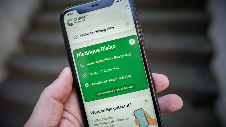 Die Corona-Warn-App wird freigeschaltet, Patientenschützer wollen insbesondere Beschäftigte im Gesundheitswesen zum Mitmachen sensibilisieren.
