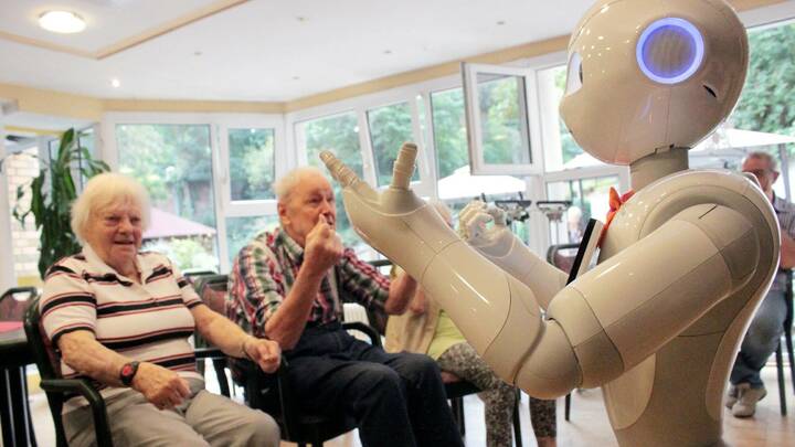 Wie Roboter Pflegende unterstützen können