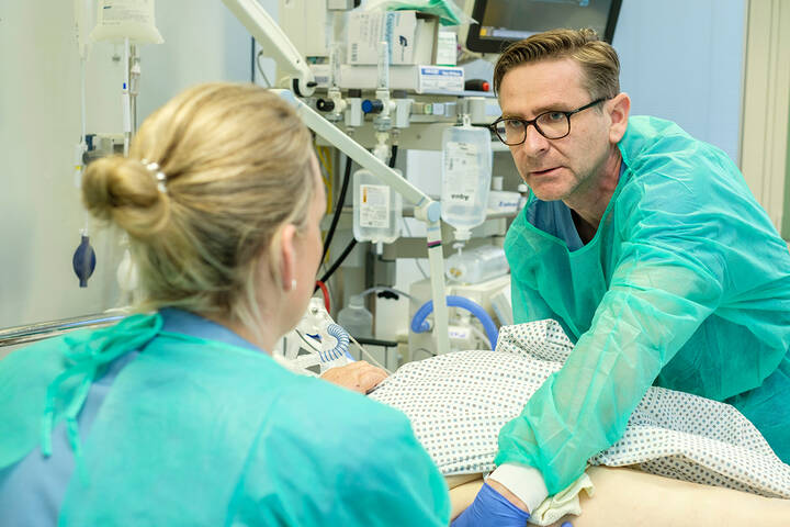 Die Abschaffung der Pflegepersonaluntergrenzenverordnung und eine Verlängerung der Implementierungsphase seien nötig. 
