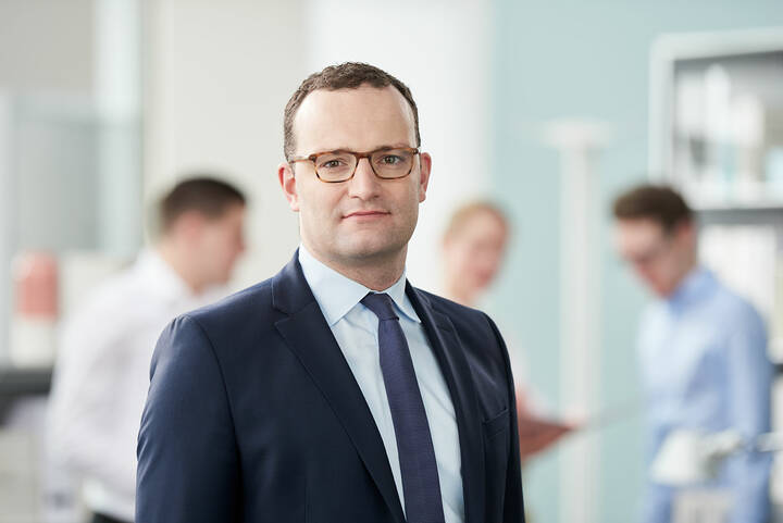 Spahn schließt erneute Besuchsverbote in Heimen aus