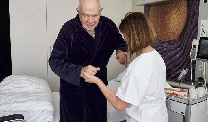 Forscher suchen idealen Personalmix für stationäre Pflege