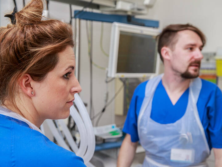 Der DBfK hat darauf hingewiesen, dass während der Corona-Krise angemessene Arbeitsbedingungen gewährleistet werden müssen.