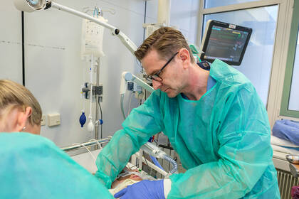 Der Deutsche Pflegerat kritisiert die geplante Streichung der Pflegepersonaluntergrenzen aus der Krankenhausreform. Die Maßnahme gefährde Patientensicherheit und Pflegequalität. Der Deutsche Pflegerat kritisiert die geplante Streichung der Pflegepersonaluntergrenzen aus der Krankenhausreform. Die Maßnahme gefährde Patientensicherheit und Pflegequalität.