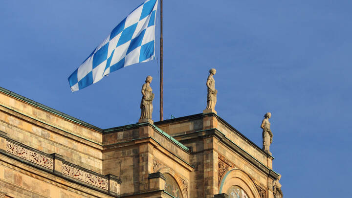 Wie viel Pflege ist wo in Bayern nötig? 