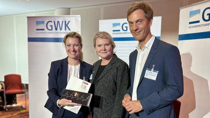 Die Präsidentin der Pflegekammer NRW erhält die Auszeichnung für ihre klare Haltung und hohe Expertise. 