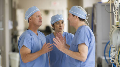 Typische Konflikte im Stationsalltag entstehen selten aus persönlichen Gründen. Fünf Mythen zeigen, wie Teams Reibungen besser verstehen und lösen.