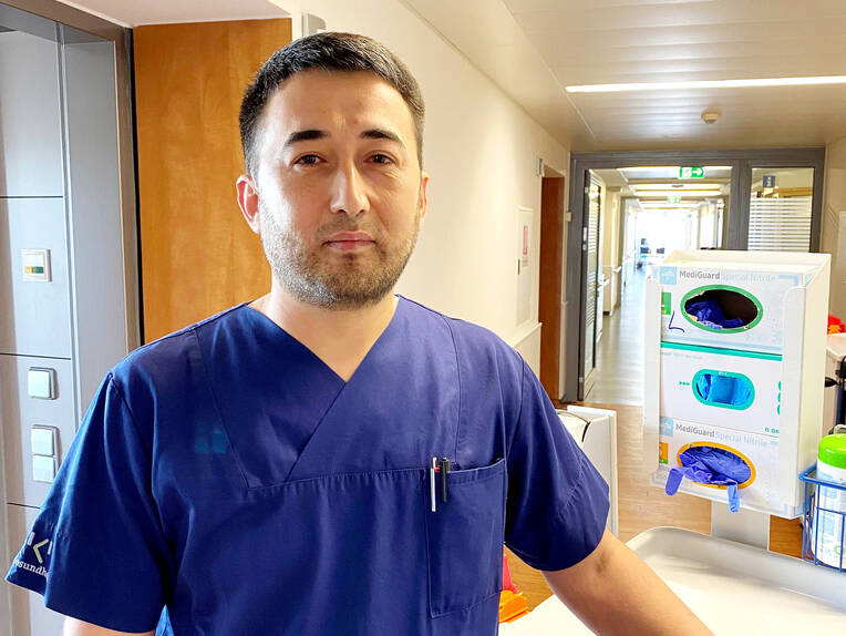 Ein Pflegefachmann aus Usbekistan berichtet über Ausbildung, Migration und Unterschiede zur Pflege in Deutschland – und warum internationale Programme Chancen bieten.