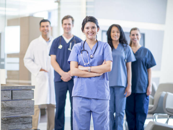 Die Präsidentin der Pflegekammer Niedersachsen, Nadya Klarmann, hat einen Pflegegipfel mit Bundeskanzlerin Angela Merkel gefordert.