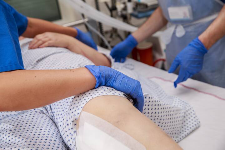 Pflegekräfte häufiger belastet als andere Beschäftigte