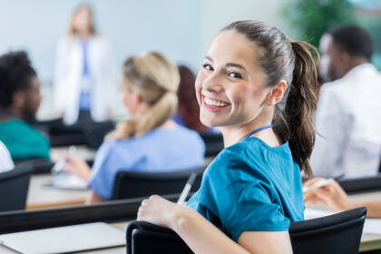 Rund 5.100 mehr Neuverträge in der Pflegeausbildung als im Vorjahr. Rund 5.100 mehr Neuverträge in der Pflegeausbildung als im Vorjahr.