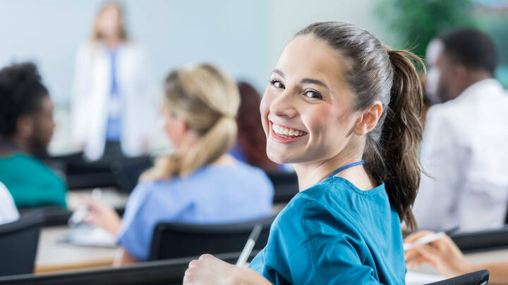 DBfK gibt Tipps zum Pflegeberufegesetz