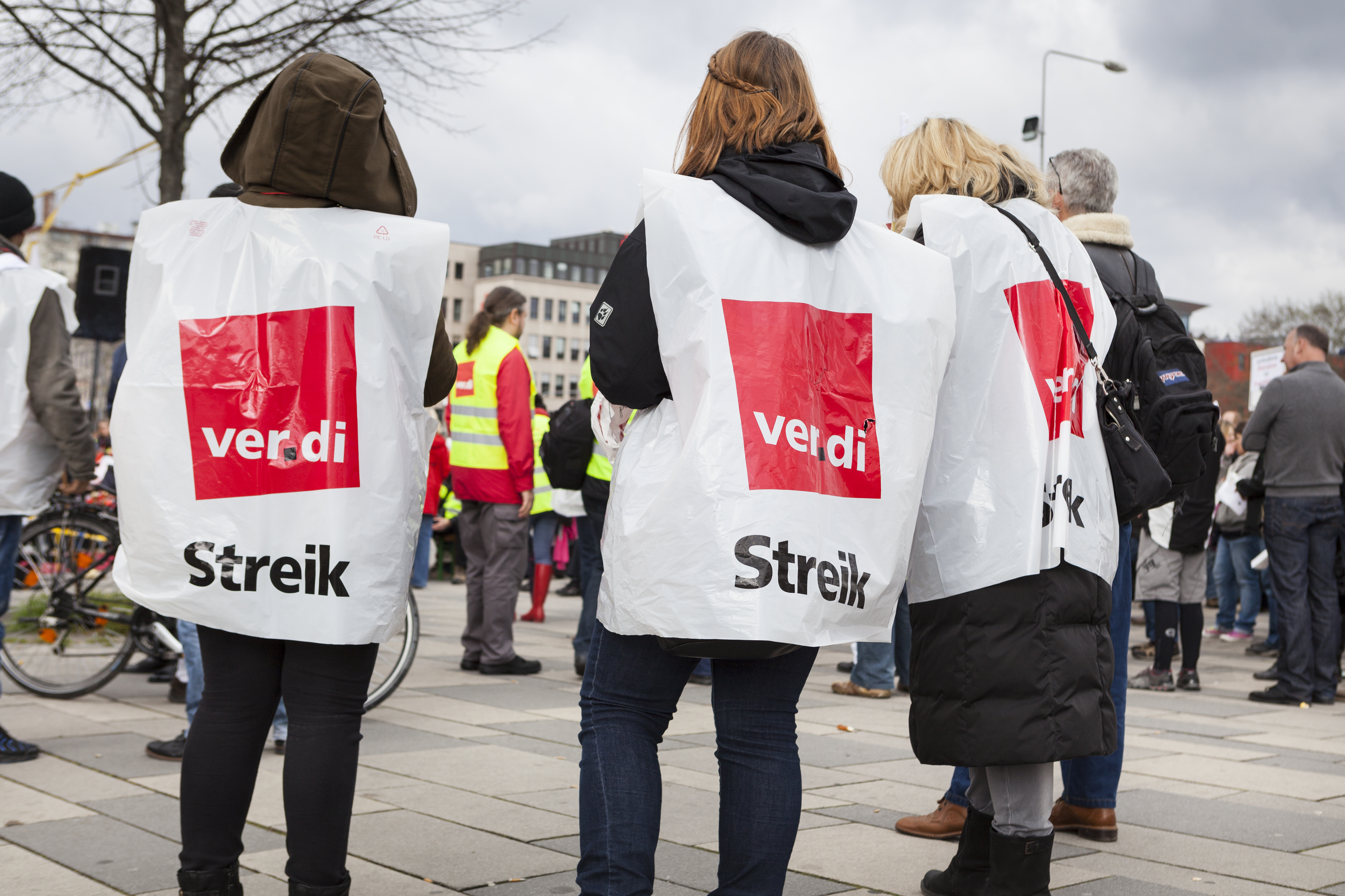 Im Zuge der Auseinandersetzung um einen Tarifvertrag Entlastung für Beschäftigte der MHH hat Verdi ihre Mitglieder zu einem Warnstreik aufgerufen. 