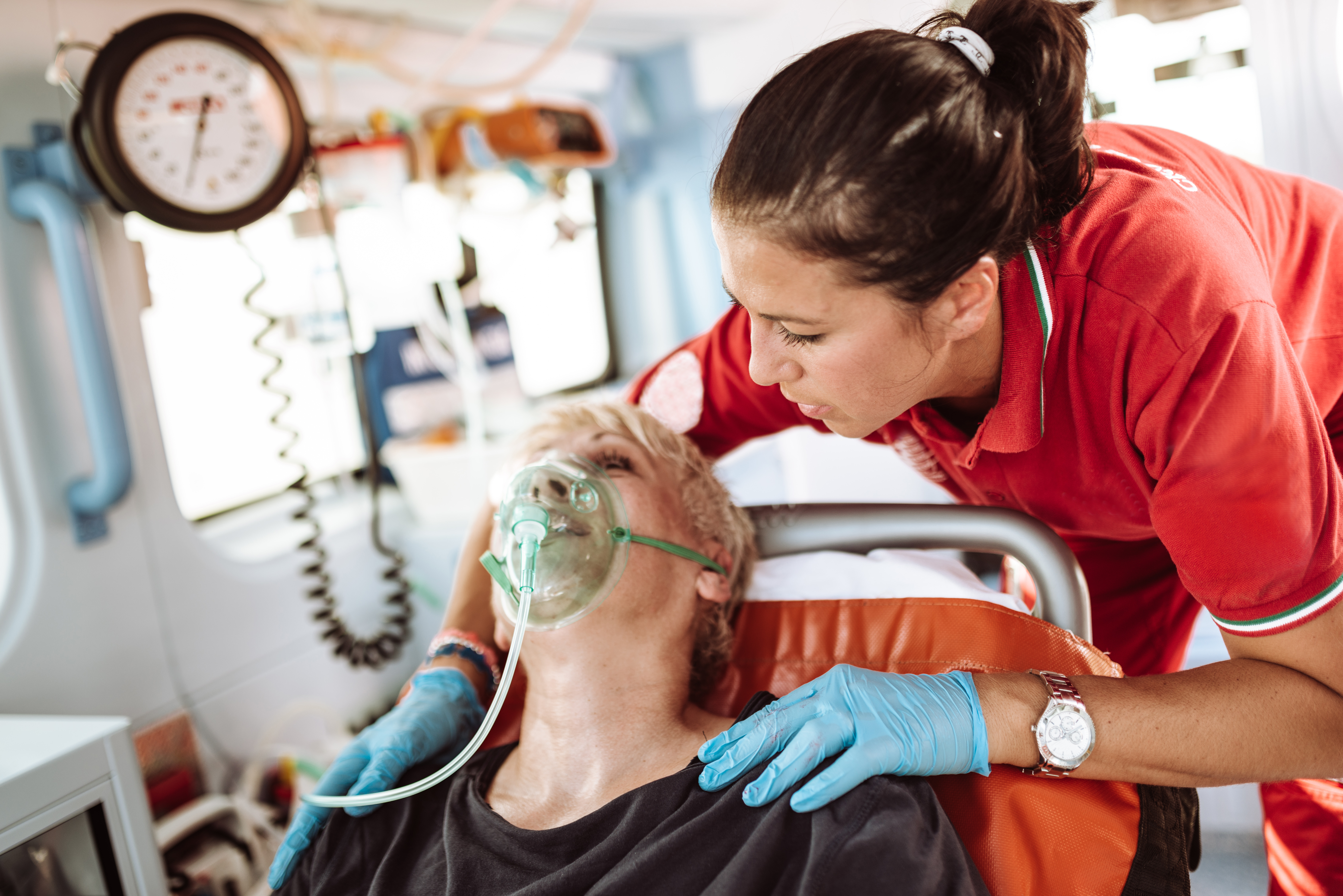 Stellungnahme der DGF zum Einsatz von Notfallsanitäterinnen und -sanitätern in der Anästhesie, in Notaufnahmen und auf Intensivstationen. Stellungnahme der DGF zum Einsatz von Notfallsanitäterinnen und -sanitätern in der Anästhesie, in Notaufnahmen und auf Intensivstationen.