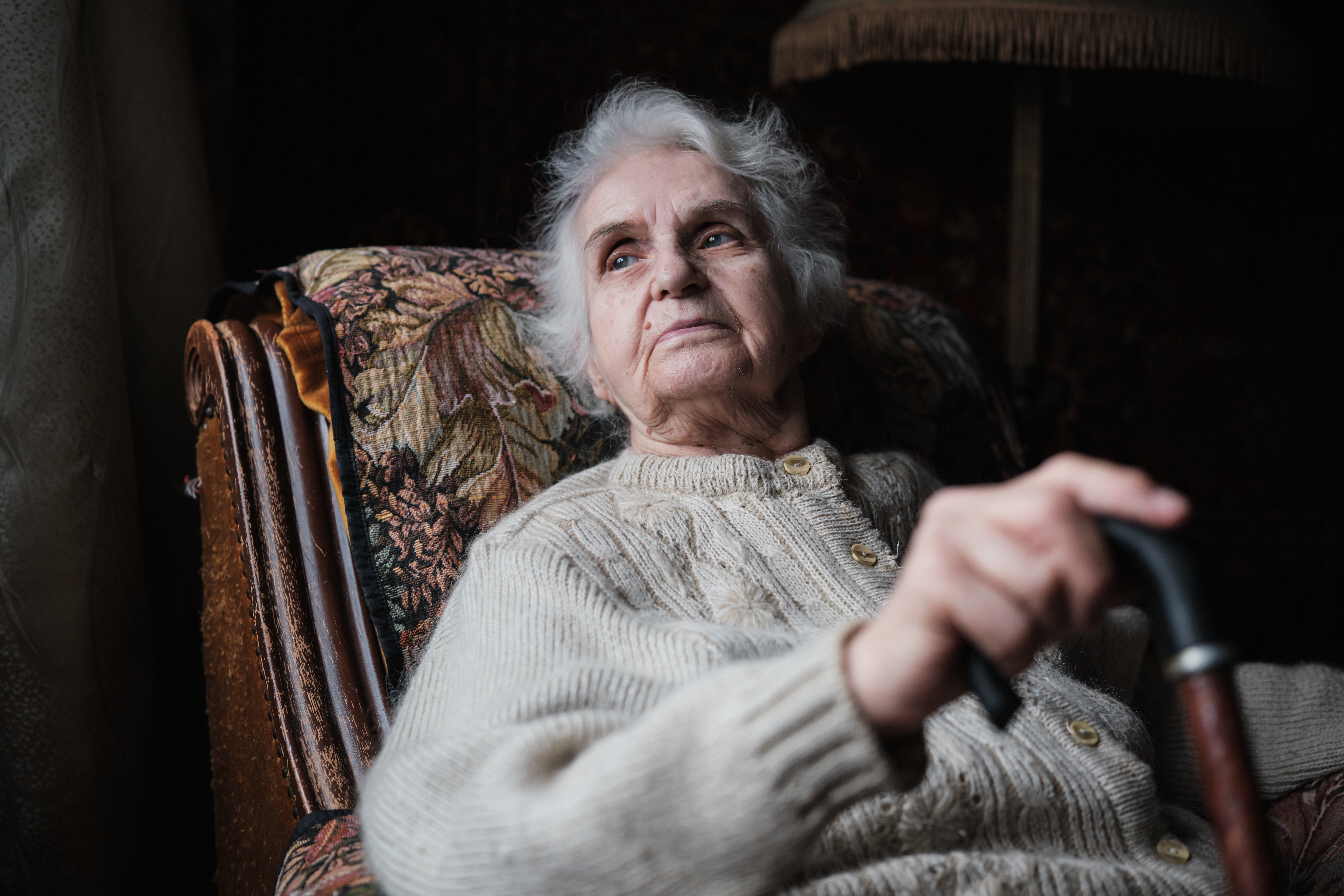 Langzeitpflege im Fokus: Angelika Zegelin kritisiert das "Kompetenzklischee" und fordert mehr Fachlichkeit, bessere Nachqualifizierung und ein neues Selbstverständnis.